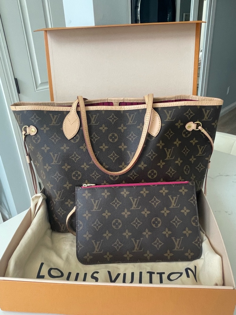 Louis Vuitton Neverfull MM - Picture 4 of 10